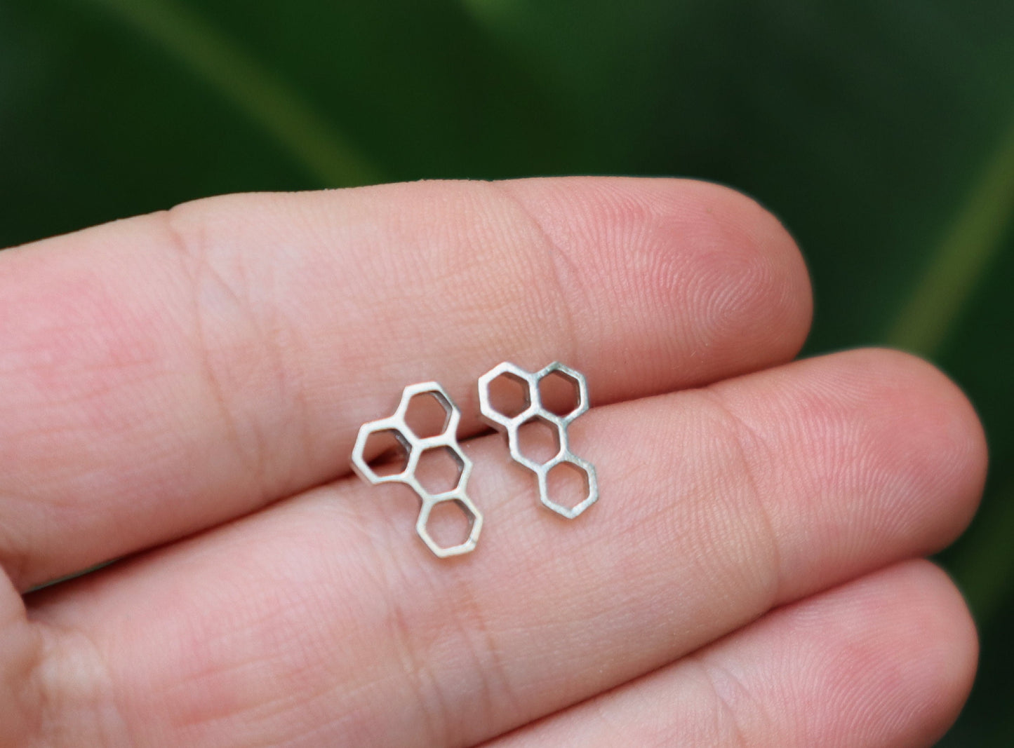 Sterling Silver Bee Honeycomb Studσ Earrings