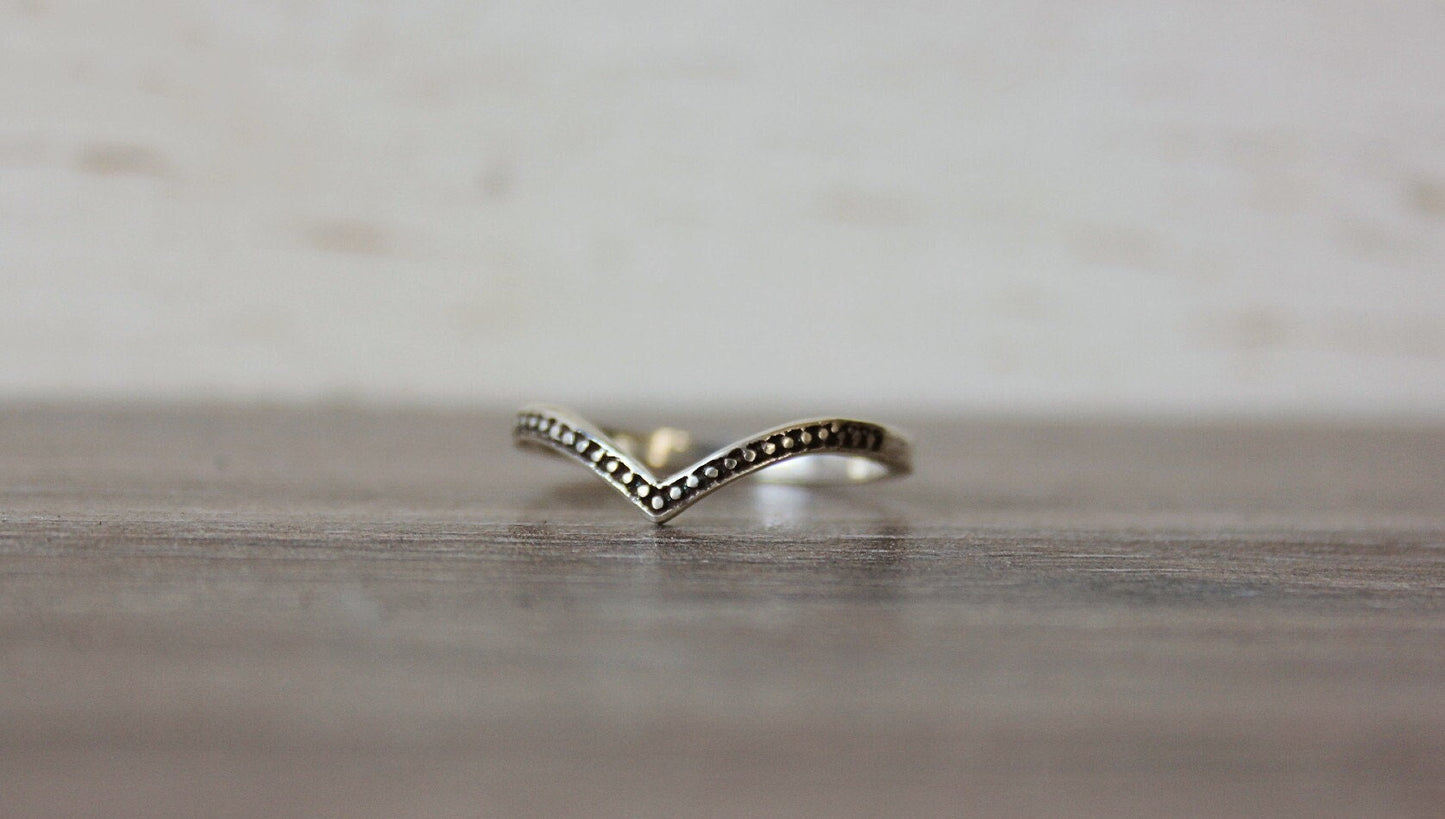 Sterling silver chevron ring woman