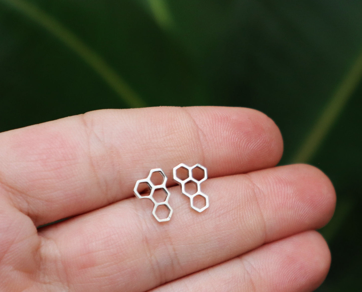 Sterling Silver Bee Honeycomb Studσ Earrings